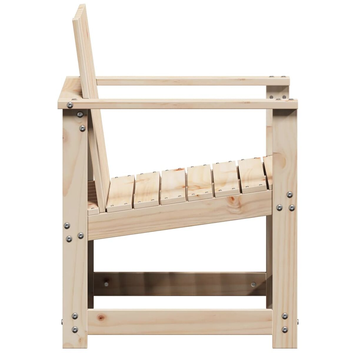 Ein Adirondack-Stuhl aus hellem Holz, von der Seite gesehen, zeigt Armlehnen und Rückenlehne.