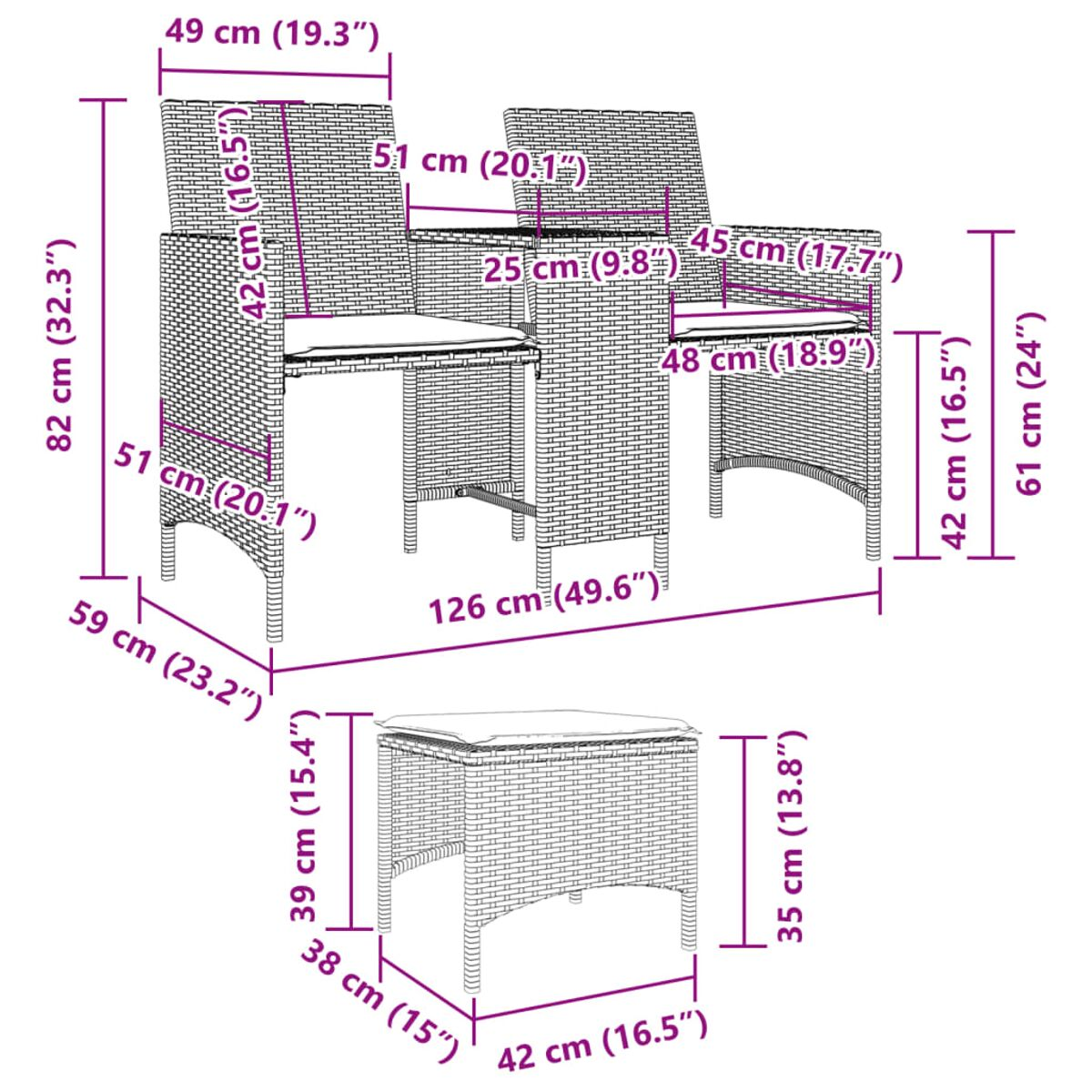 Geflochtener Outdoor-Tisch und zwei Stühle mit weißen Kissen. Abmessungen in cm. Isoliert auf weißem Hintergrund.
