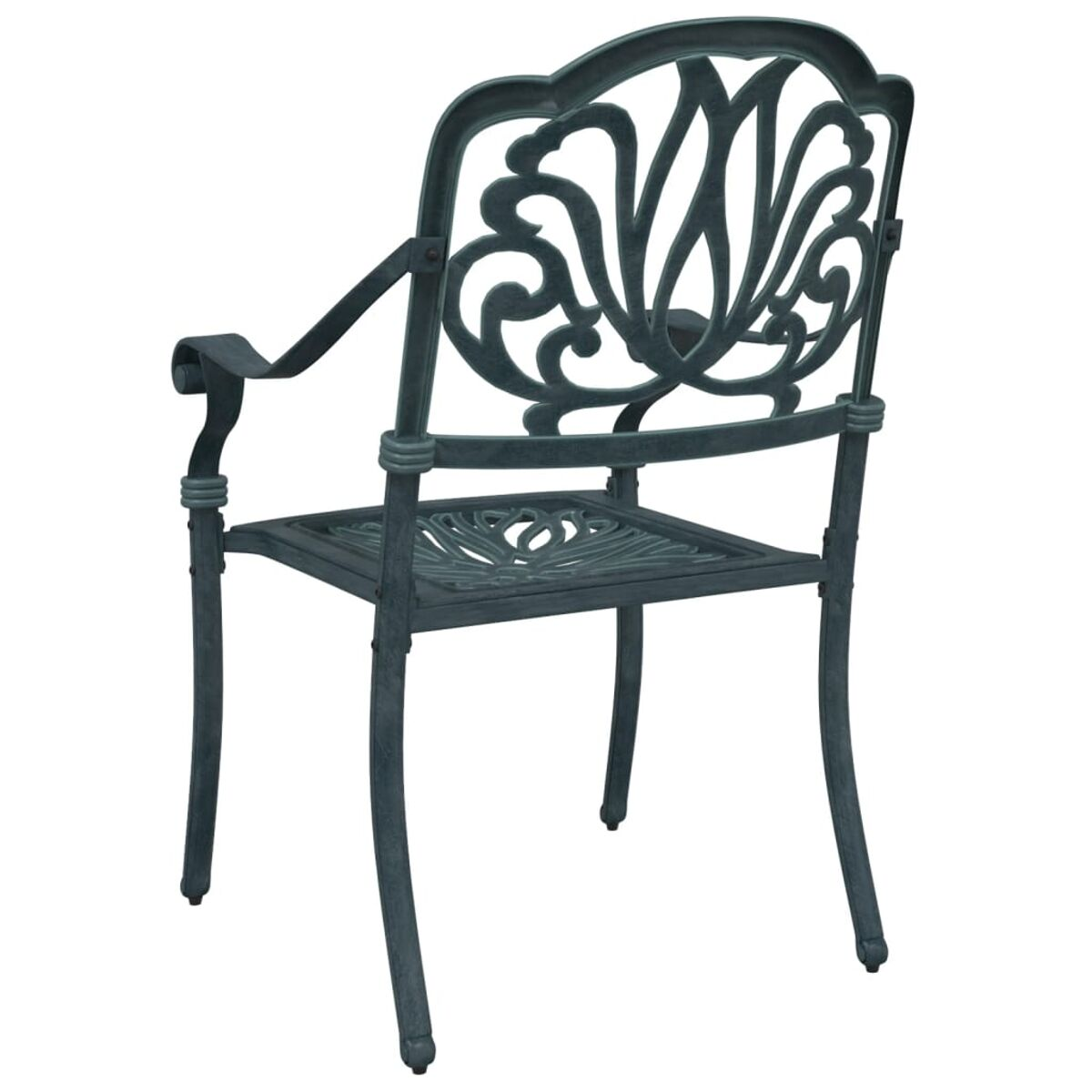 Verzierter Metallstuhl mit Blumendesign. Der Stuhl ist dunkelblau. Weißer Hintergrund.