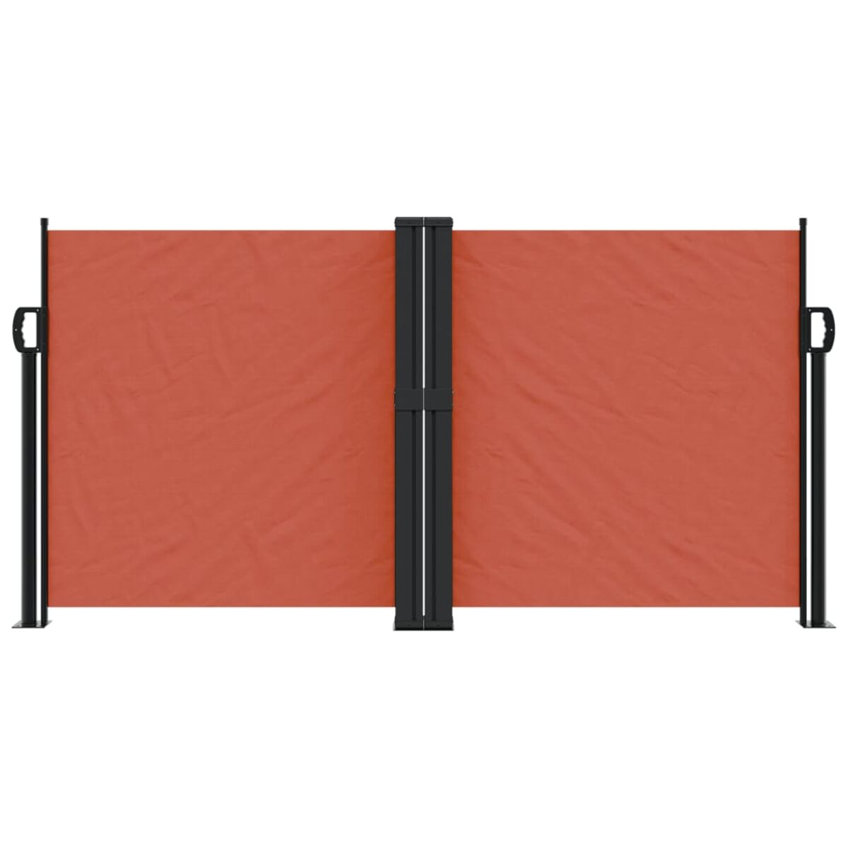 Ein oranger Outdoor-Sichtschutz, ausgefahren, mit schwarzen Halterungen.
