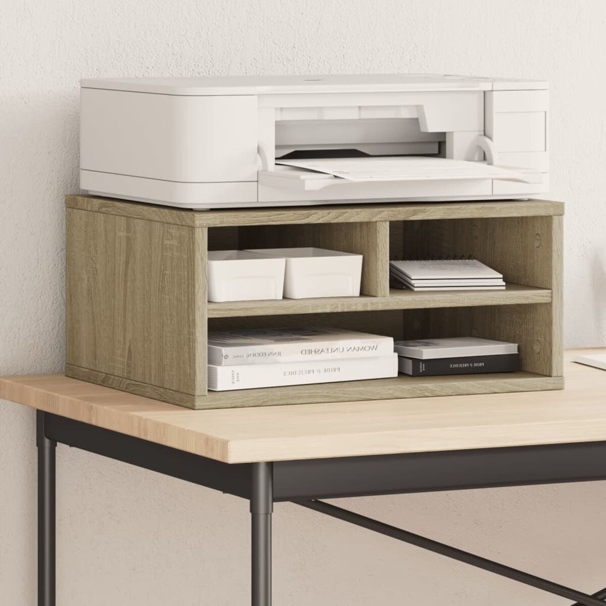 Schreibtisch-Organizer mit Drucker oben. Zwei weiße Boxen und zwei Bücher sind innen.
