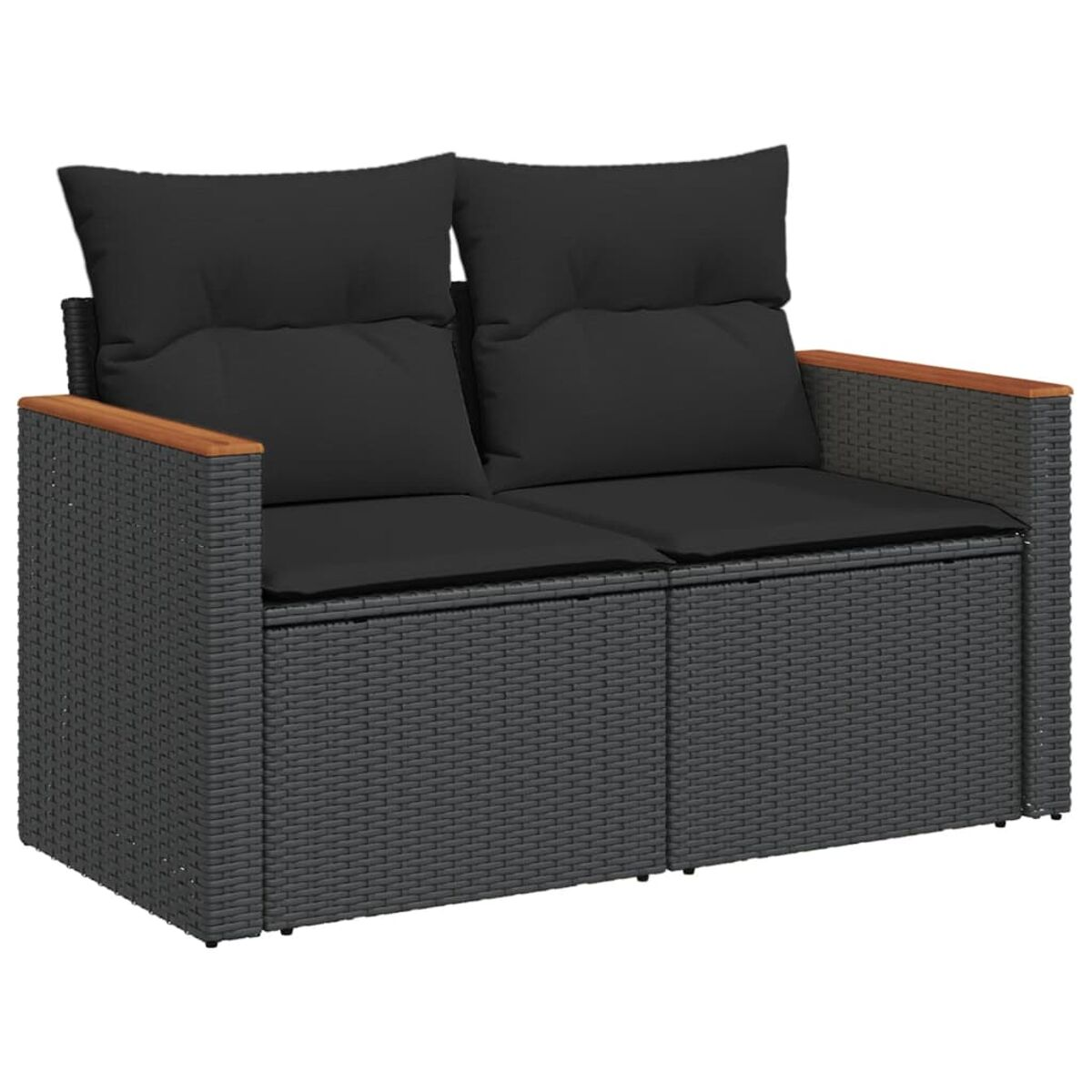 Eine dunkelgraue Couch auf einer Terrasse, mit schwarzen Kissen und Holzarmlehnen.