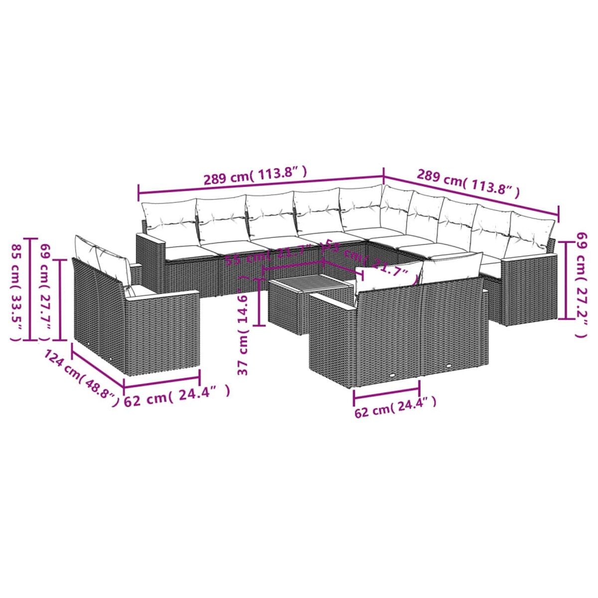 Graues Outdoor-Ecksofa aus Korbgeflecht mit Kissen und Holztisch.