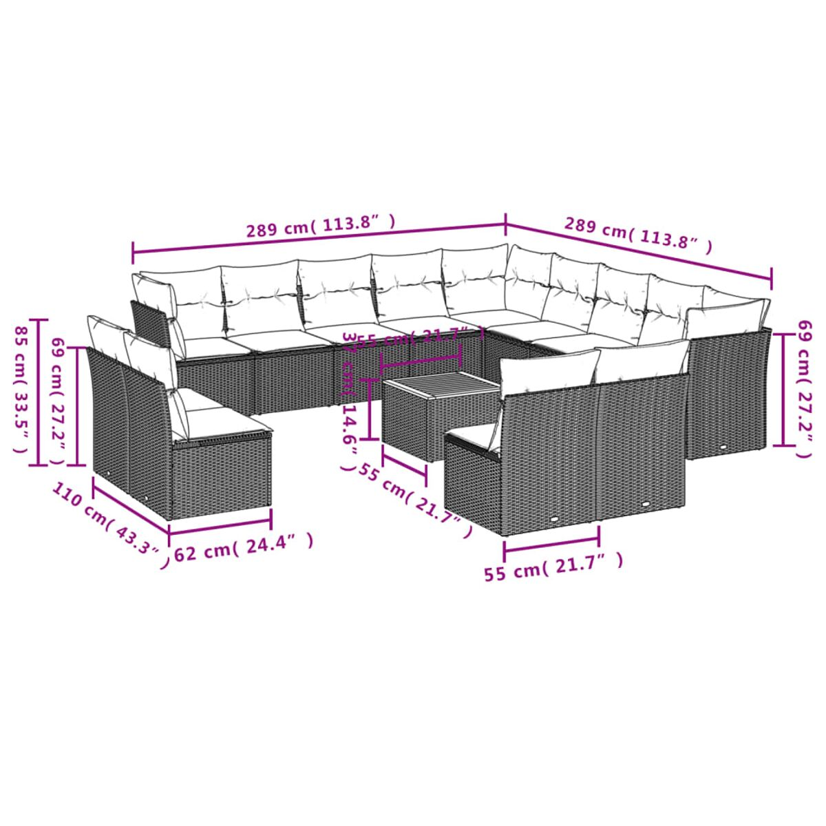 Ein L-förmiges Outdoor-Wicker-Sofa, Abmessungen sind gezeigt. Ein Tisch ist in der Mitte. Hintergrund ist weiß.