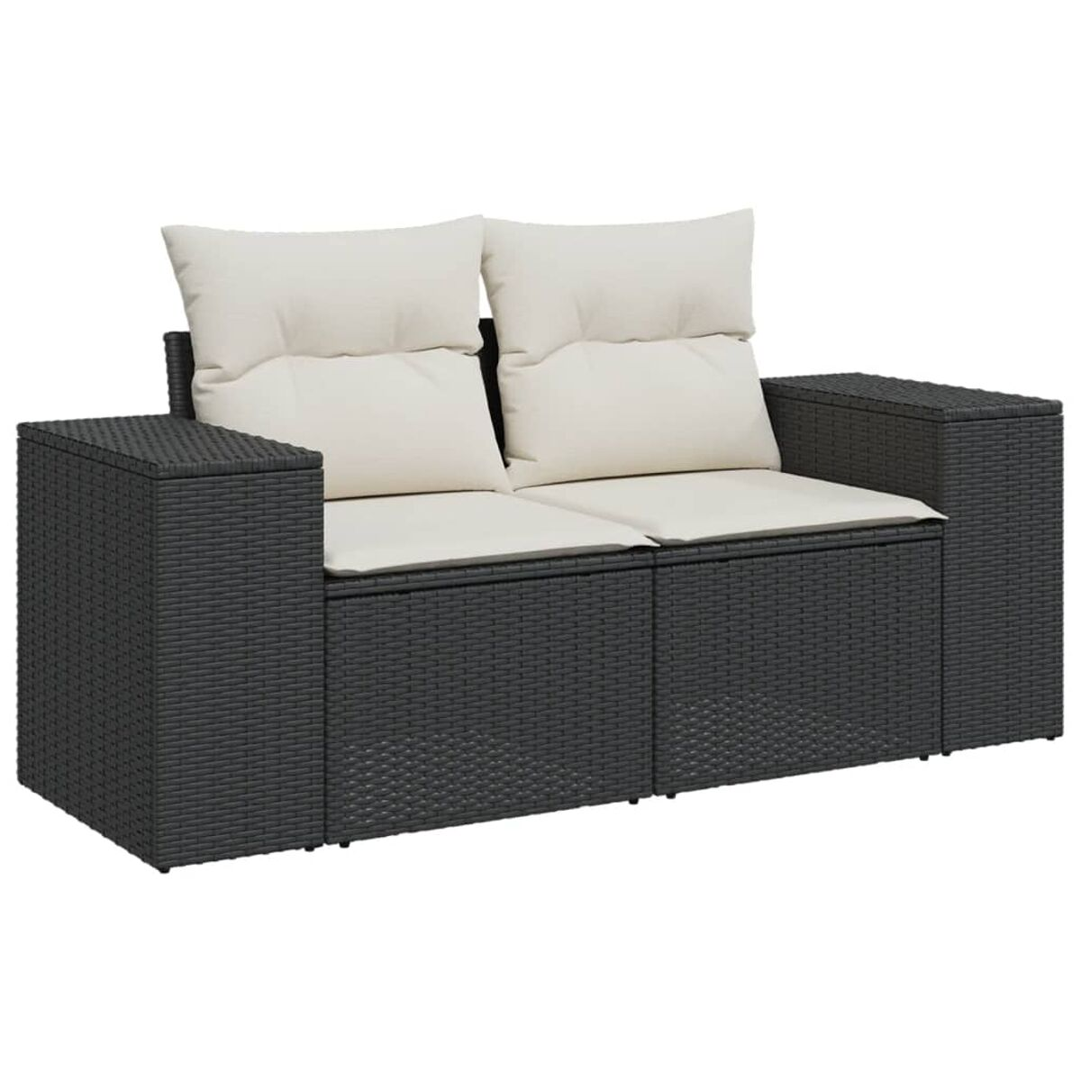 Zweisitzer-Rattansofa mit weißen Kissen.