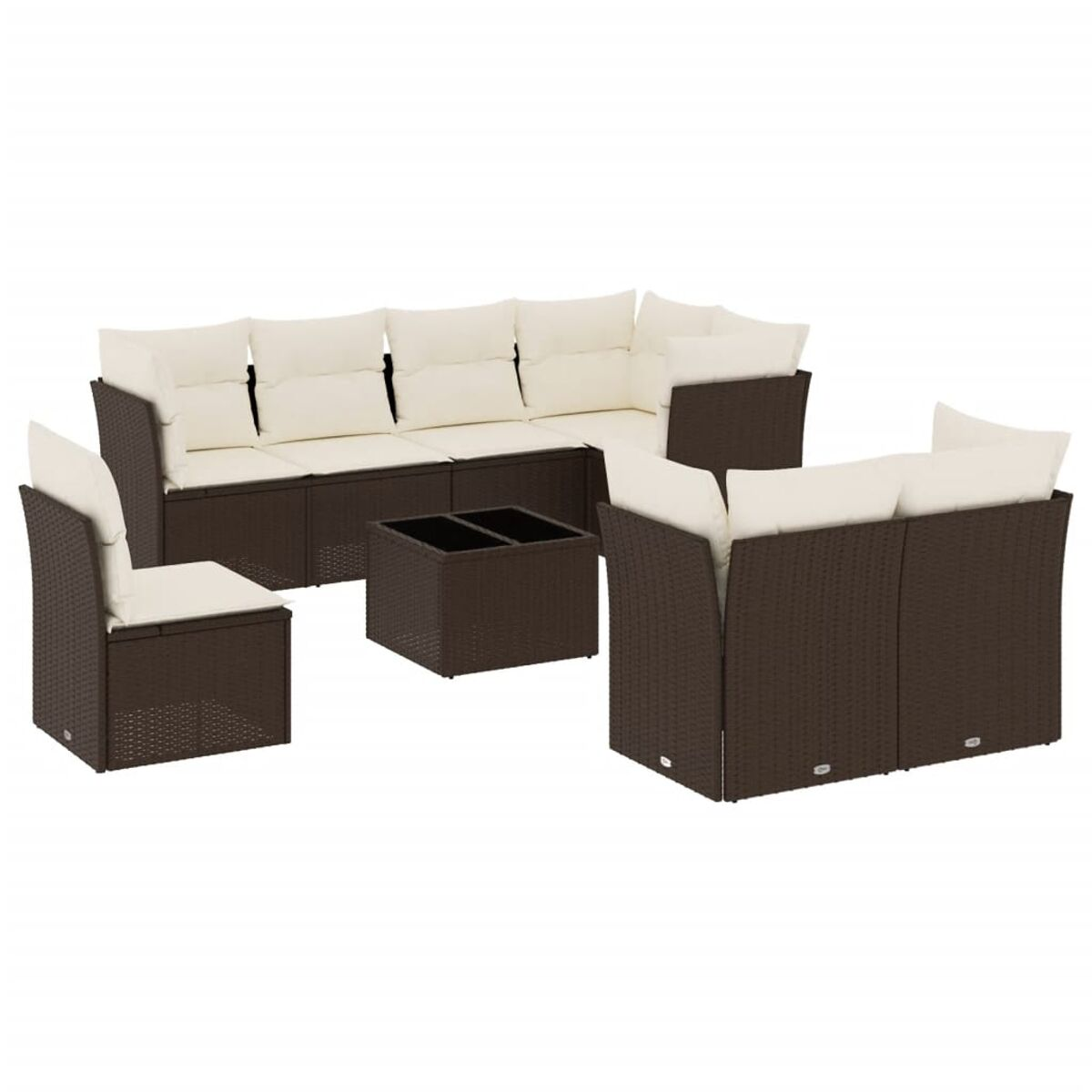 Divano angolare da esterno in vimini marrone con cuscini color crema e tavolo marrone.