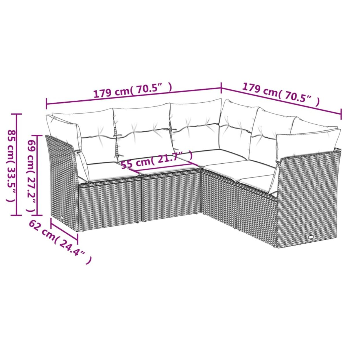 Geflochtenes Outdoor-Ecksofa mit schwarzem Zaun und beigen Kissen auf Terrasse.