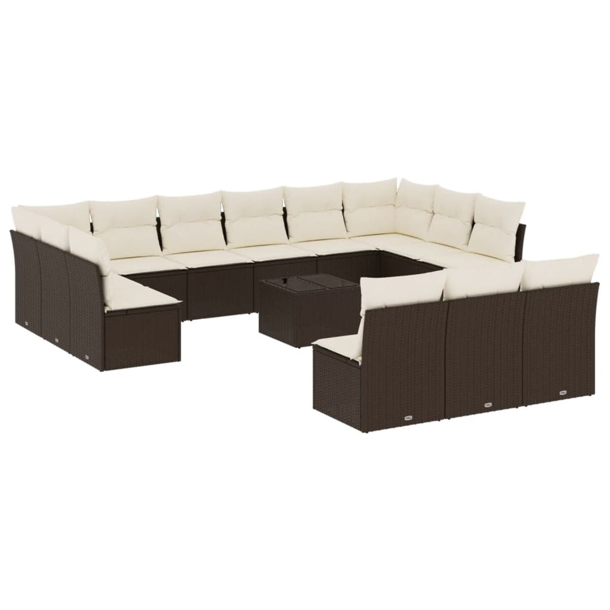 Divano angolare in rattan marrone scuro con cuscini color crema e tavolino nero.