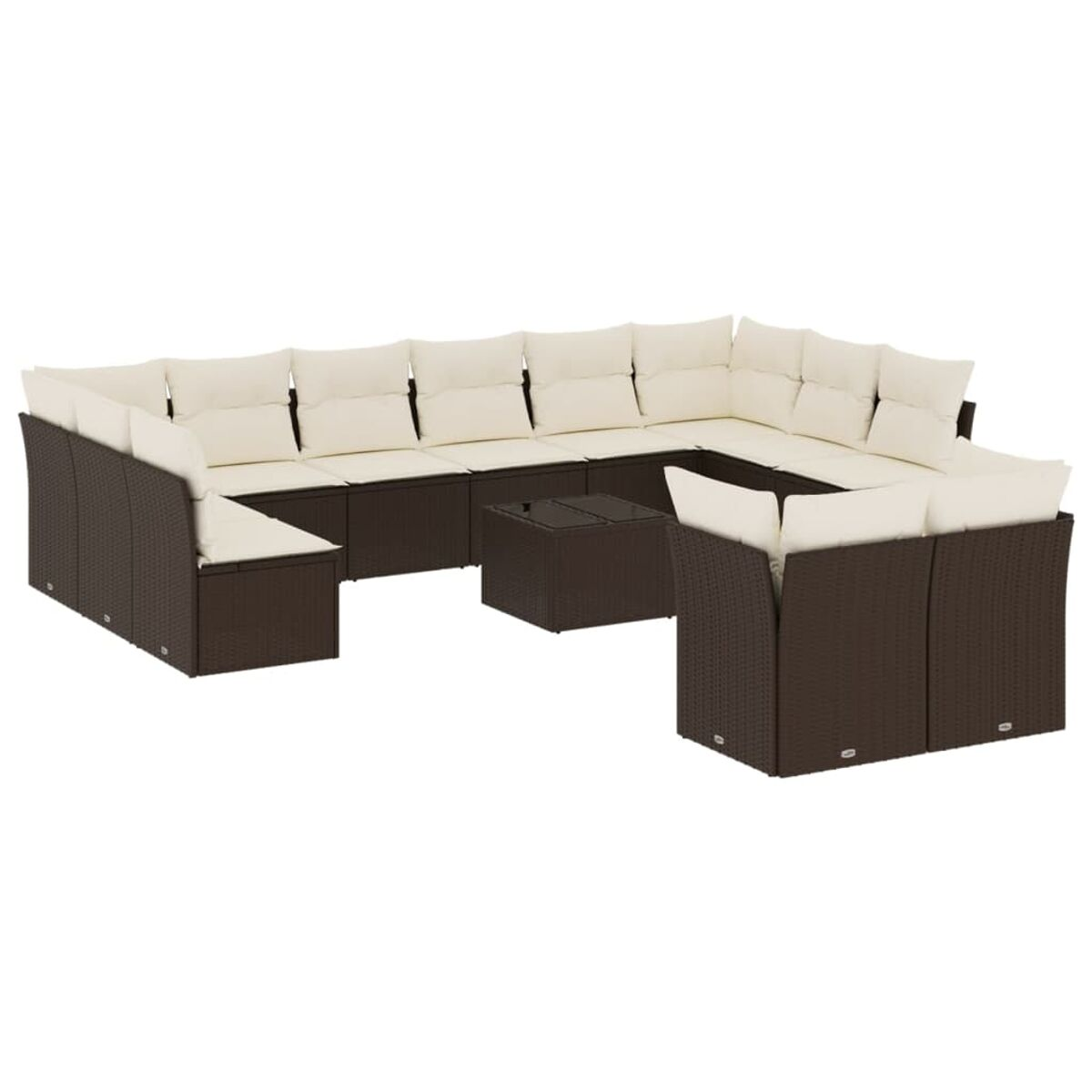 Divano angolare in rattan marrone con cuscini color crema e tavolo in legno su sfondo bianco.