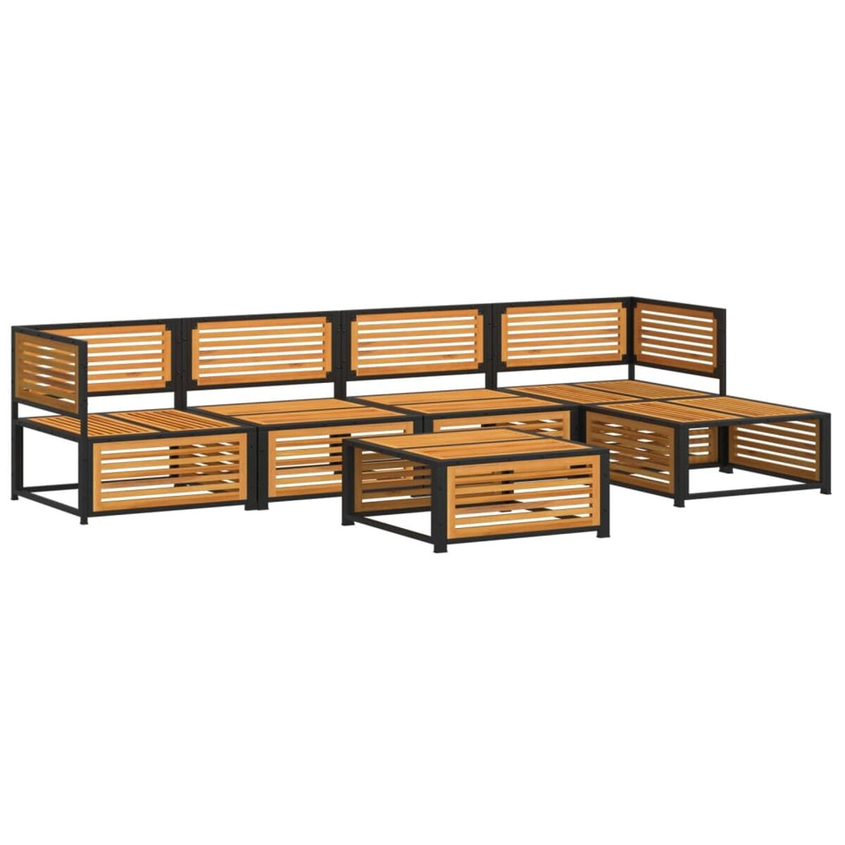 Terrassenset im Freien mit Holzmöbeln. Das Set umfasst eine Vielzahl von Tischen und Sitzgelegenheiten.