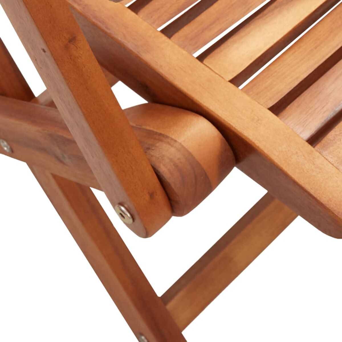 Primo piano di un giunto di sedia in legno. Il legno è marrone chiaro, con design curvo e viti metalliche.