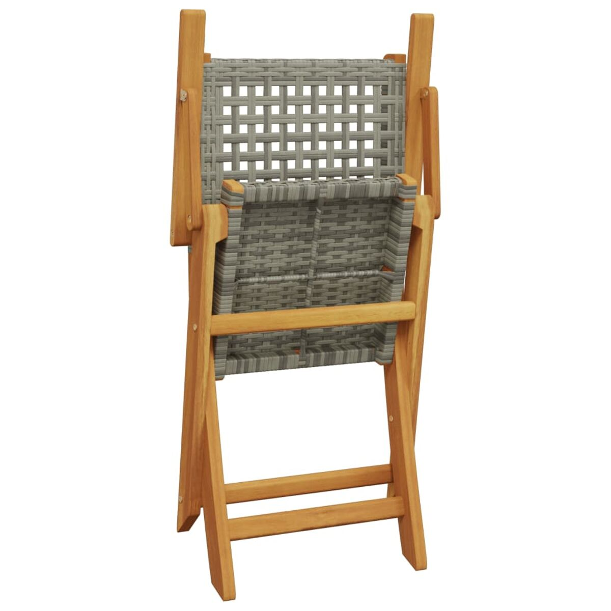 Una sedia in legno piegata con seduta e schienale in tessuto grigio. La sedia è su sfondo bianco.