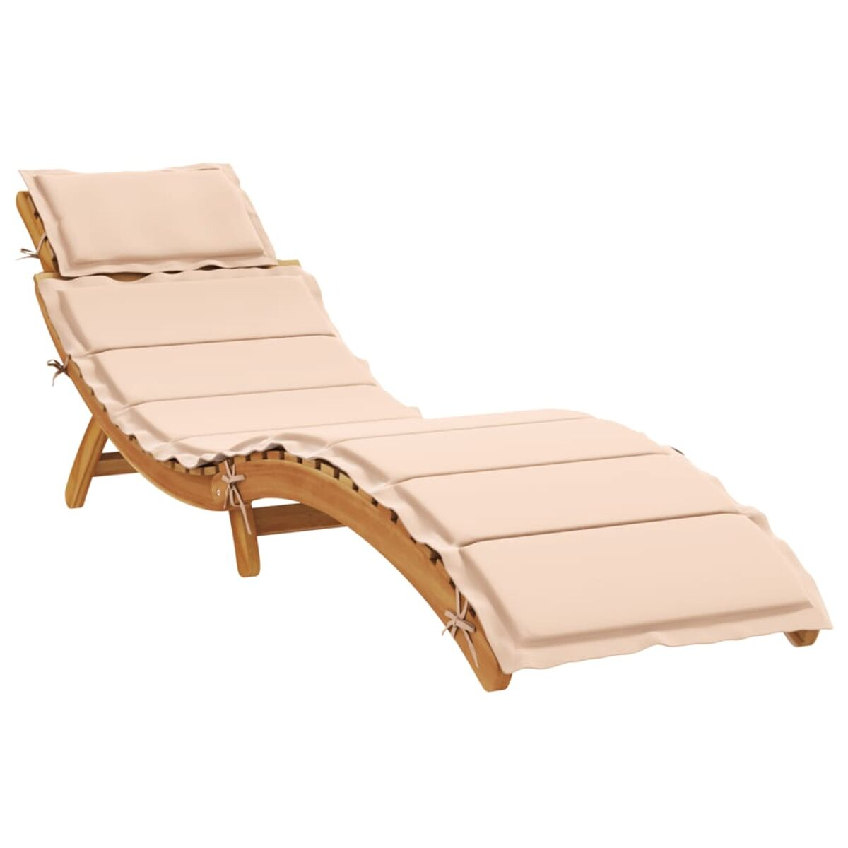 Chaise longue aus Holz mit beigem Kissen und Kissen auf weißem Hintergrund.