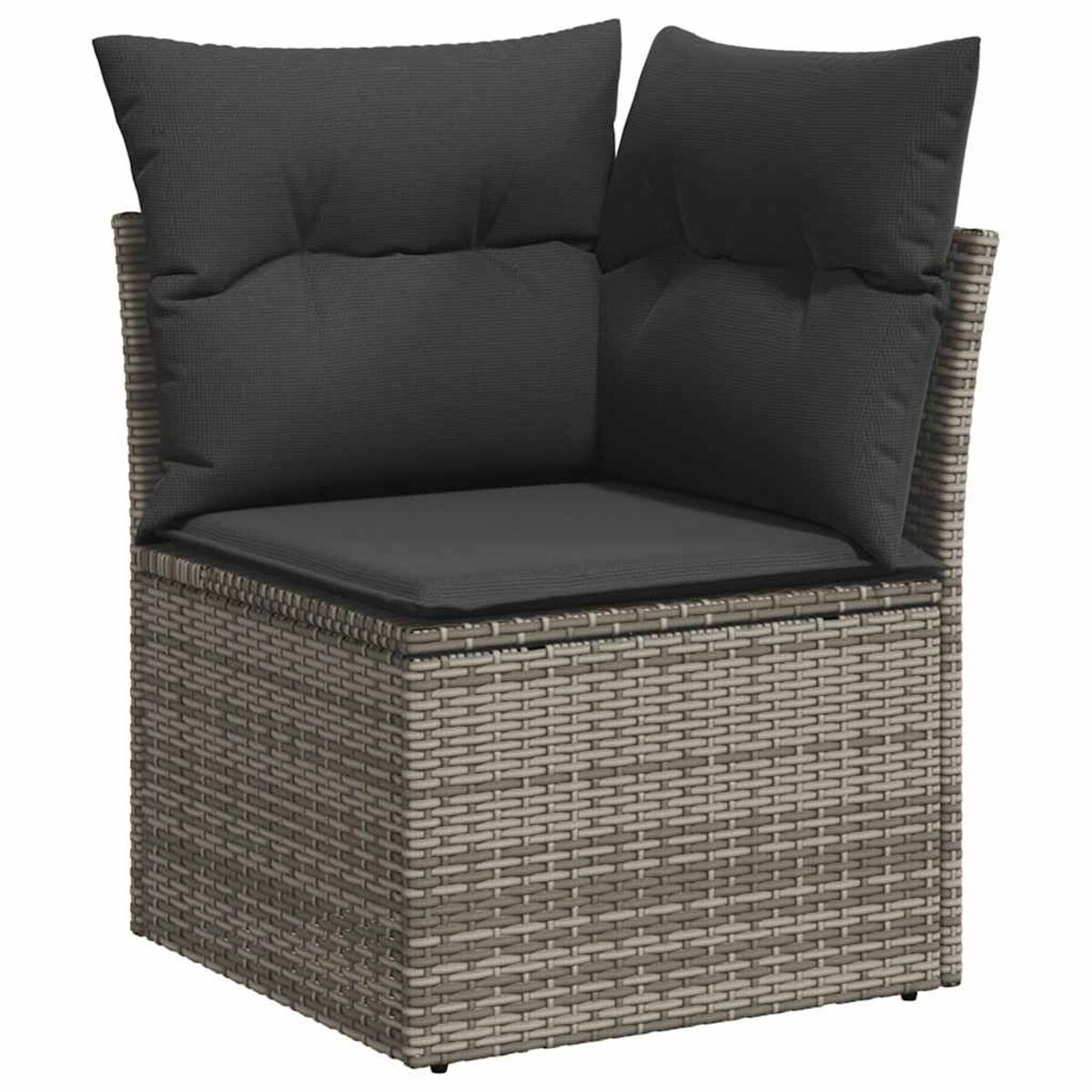 Eckstuhl aus Rattan mit zwei grauen Kissen.