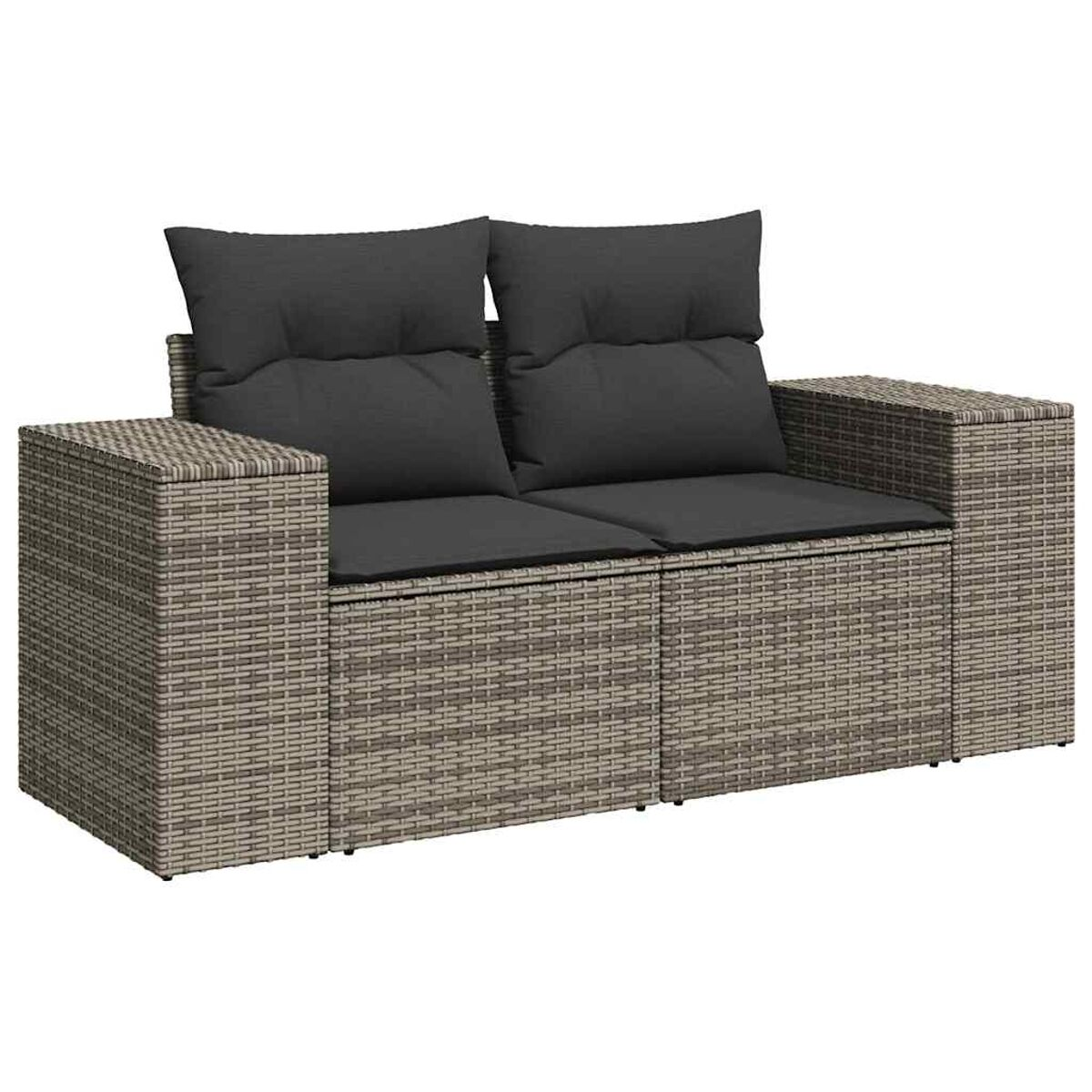 Divanetto in vimini con cuscini grigi. Tessuto beige e grigio. Sfondo bianco.