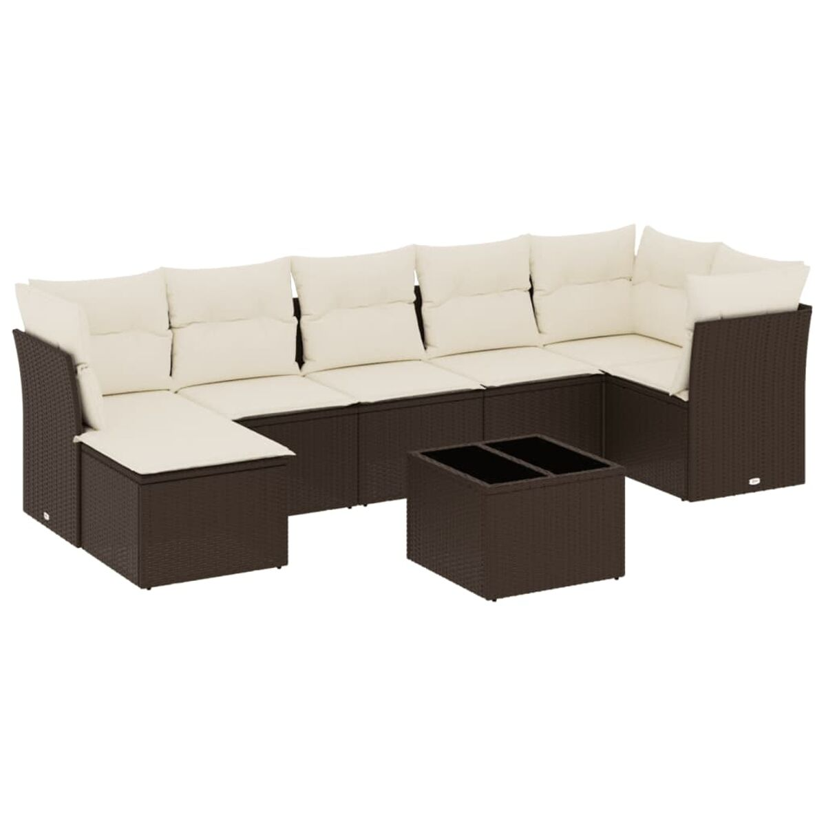 Divano angolare in rattan marrone con cuscini crema e tavolo quadrato. Sfondo bianco.