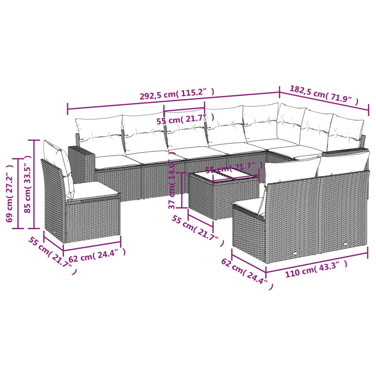 Diagramma di un divano angolare in rattan con dimensioni. È marrone chiaro e ha cuscini color crema. Include un tavolino.