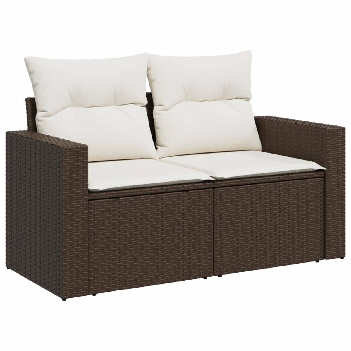 Divano a due posti in rattan marrone con cuscini bianchi su sfondo bianco. Studio.