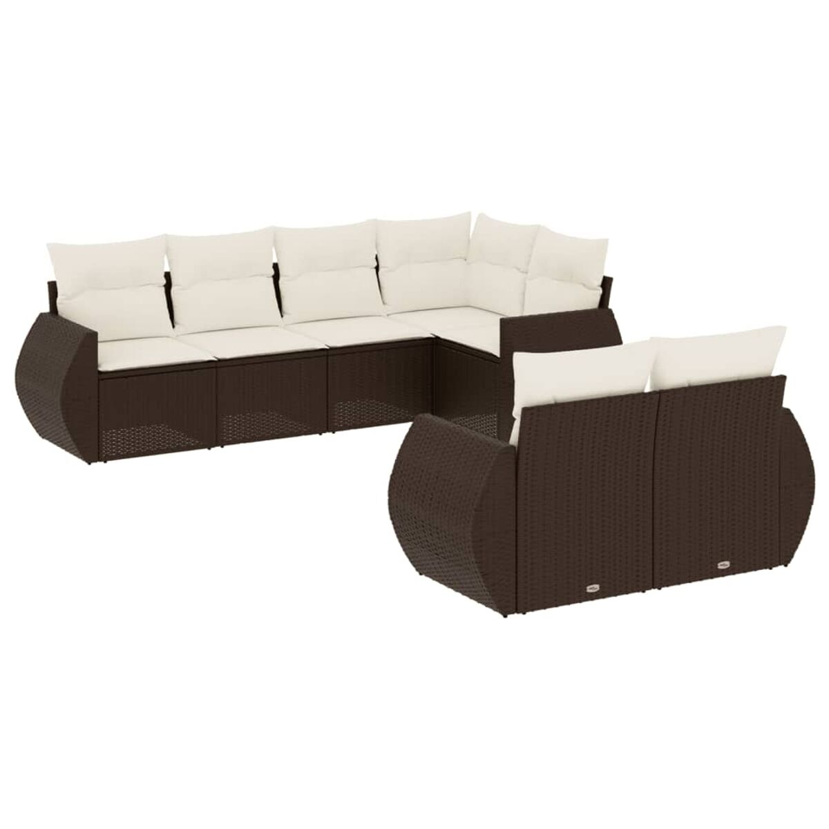 Divano angolare in vimini marrone con cuscini color crema. Un pezzo staccato su sfondo bianco.