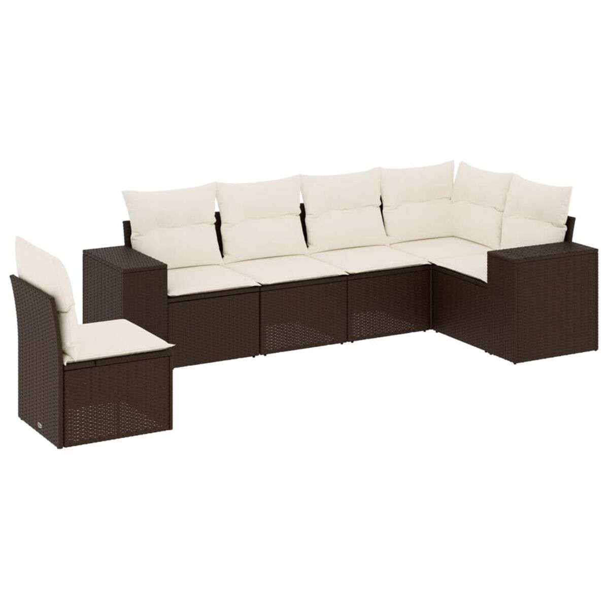 Set di divani in vimini marrone con cuscini color crema e sedia.
