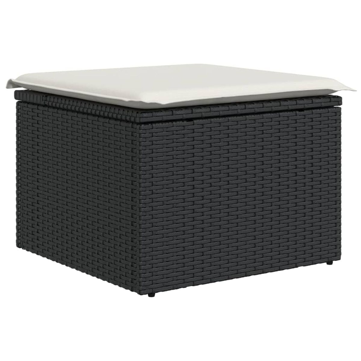 Pouff in rattan nero con un cuscino bianco sopra. Design semplice, quadrato, utilizzato in ambienti esterni.