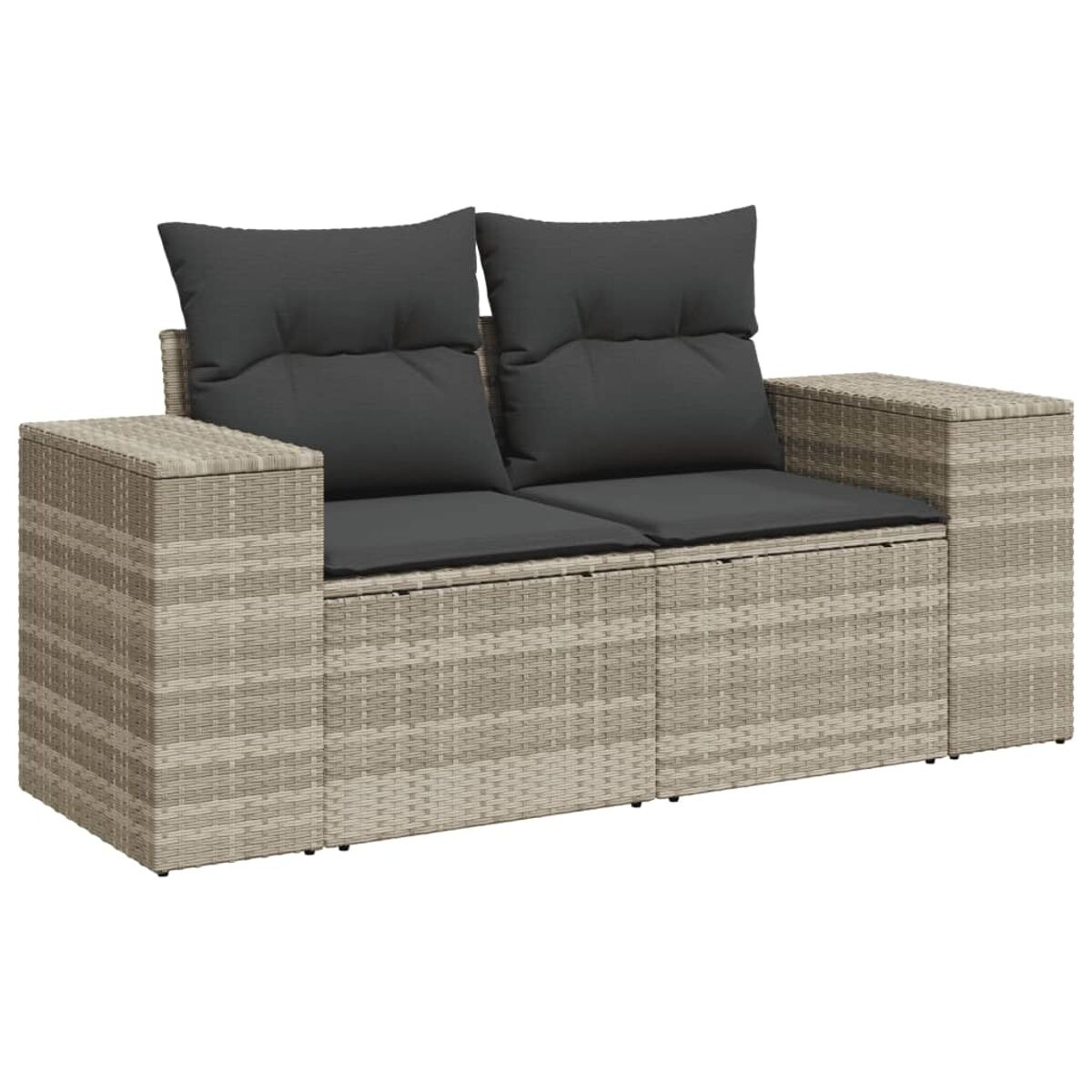 Eine graue Zweisitzer-Couch aus Korbgeflecht mit zwei grauen Kissen.