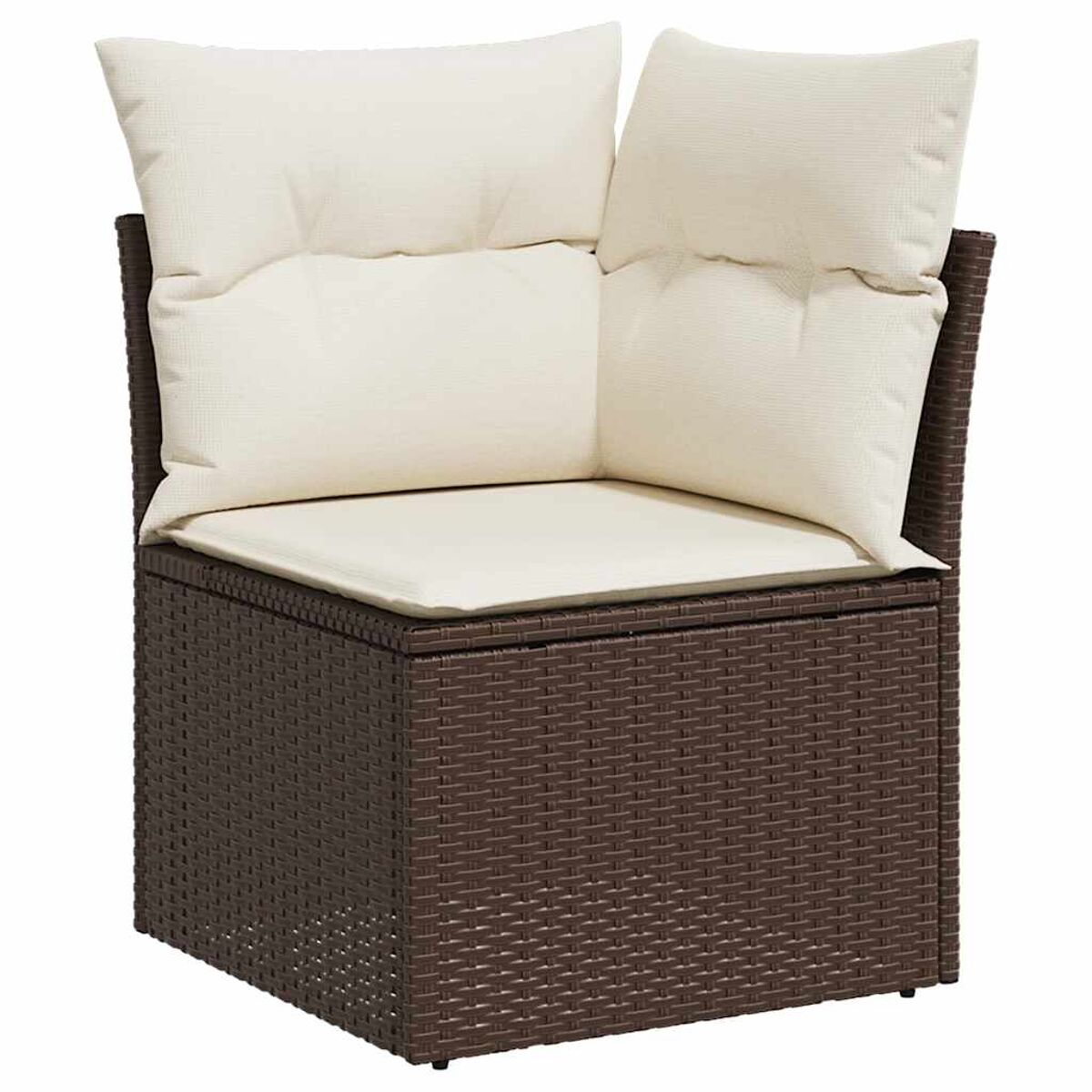 Poltrona angolare in vimini marrone con cuscini color crema. Offre una seduta confortevole.