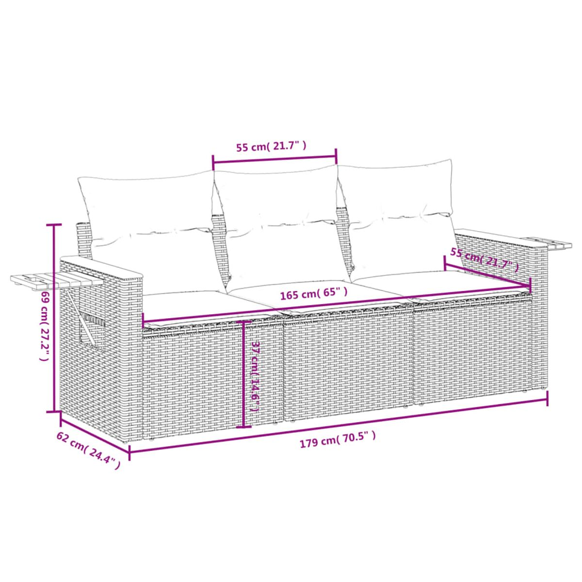 Divano in rattan con cuscini e tavolini, dimensioni indicate. Tonalità neutre, sfondo bianco.