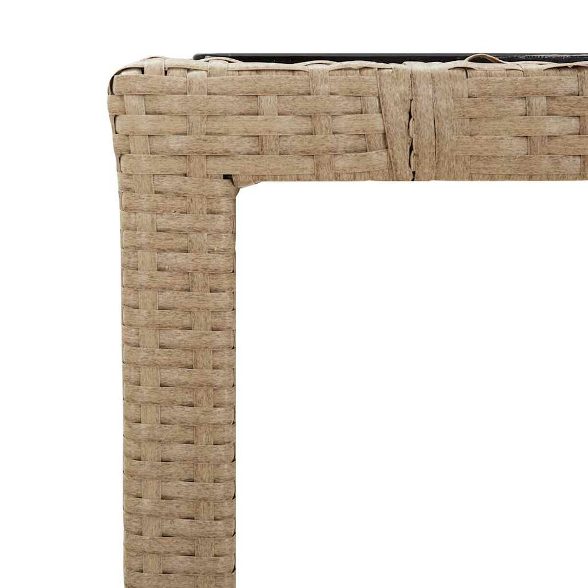 Primo piano di dettaglio di mobili in vimini intrecciati.