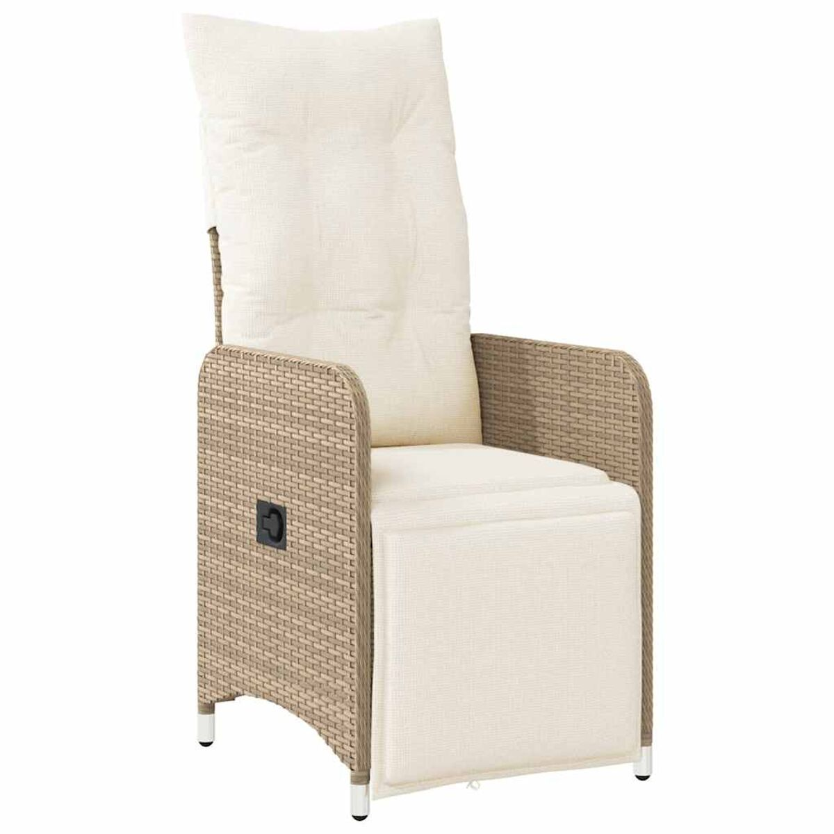 Sedia in vimini con schienale alto, cuscino beige e leva nera.