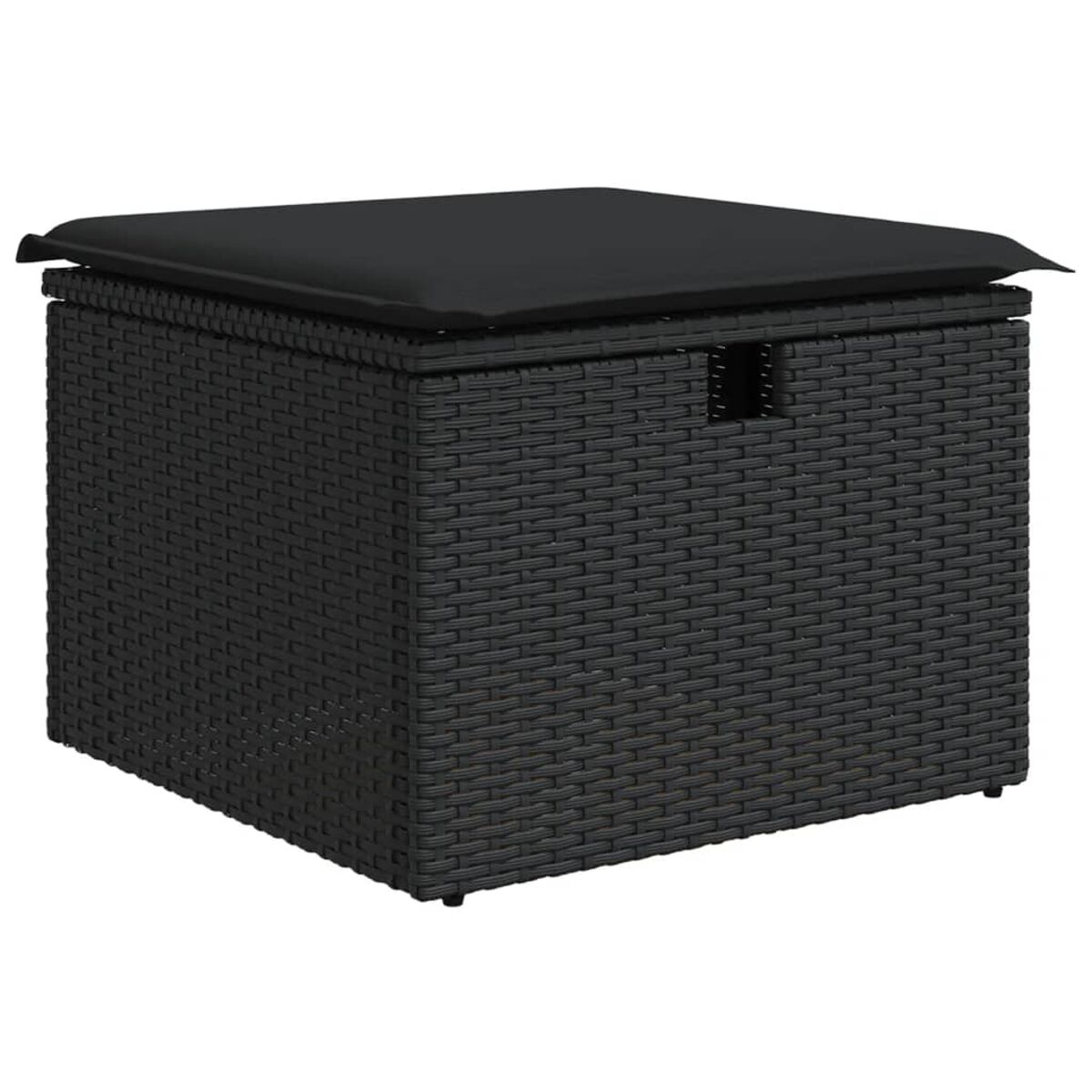 Cubo contenitore in rattan nero con cuscino nero sopra. Sfondo bianco.