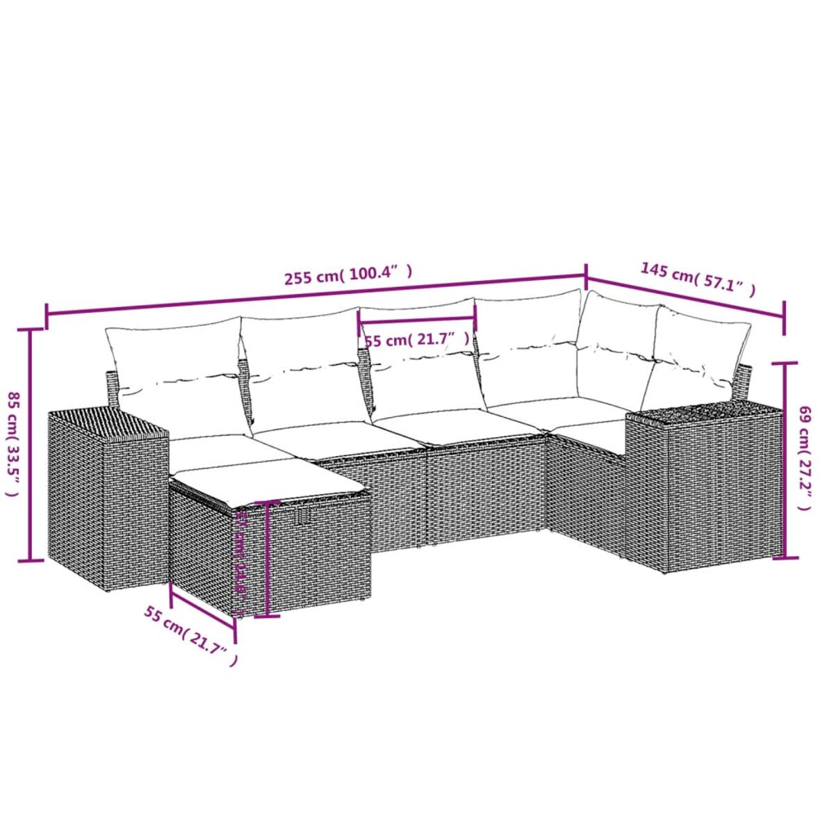 Geflochtenes Outdoor-Ecksofa mit Abmessungen in cm. Es hat weiße Kissen und Armlehnen.