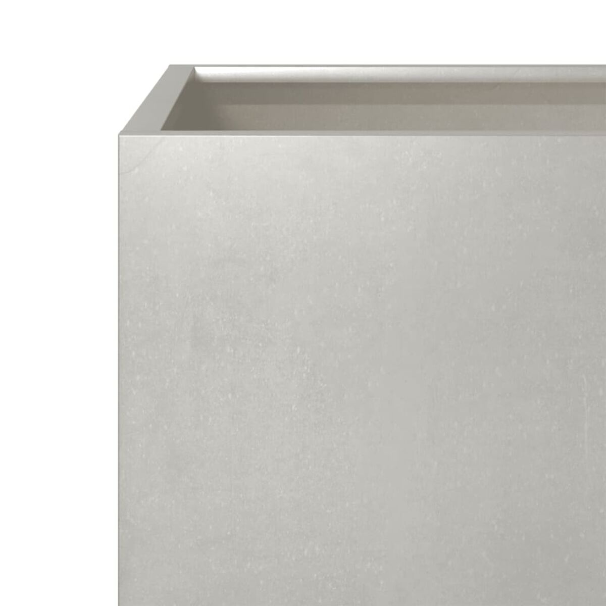 Primo piano di una fioriera quadrata grigio chiaro in cemento.