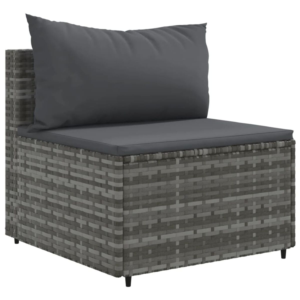 Silla de mimbre gris con cojín gris. Silla individual con respaldo alto. Cojín gris en asiento y respaldo.