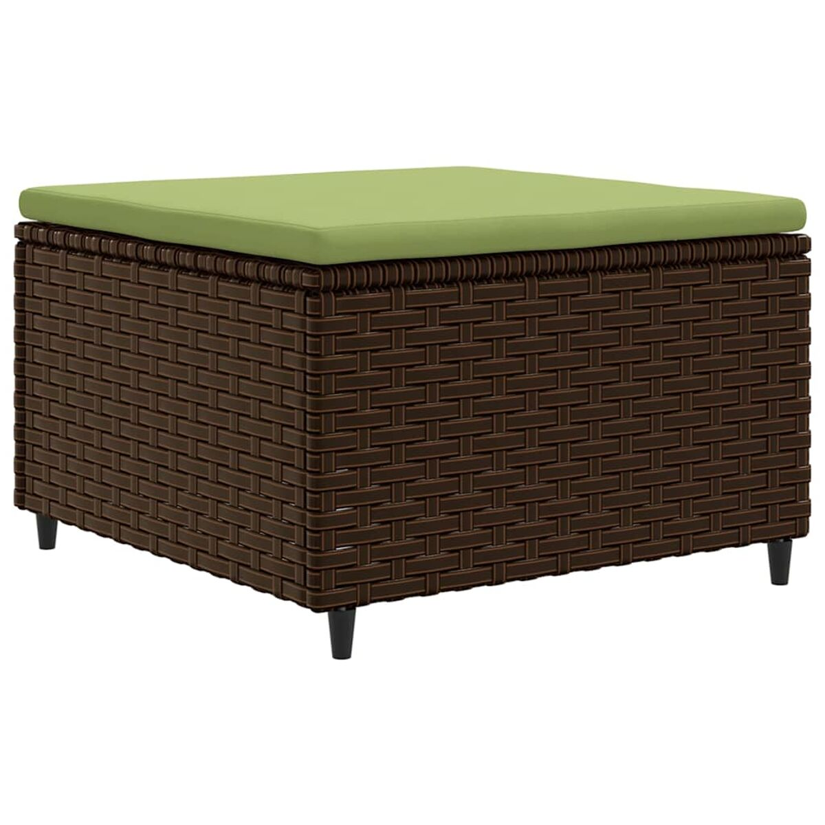 Pouff quadrato in rattan marrone con cuscino verde. Gambe nere. Sfondo bianco.