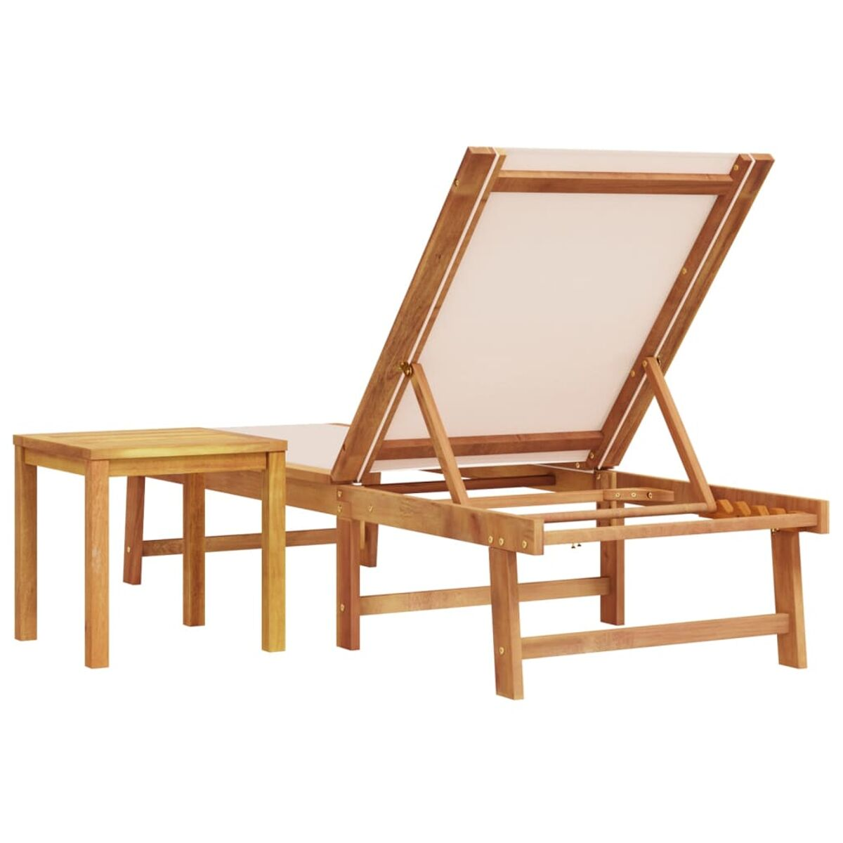 Liegestuhl und kleiner Tisch aus Holz. Der Stuhl hat einen weißen Stoff auf dem Rücken.