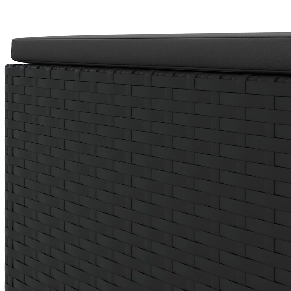 Primo piano di un contenitore per esterni nero intrecciato con coperchio nero.