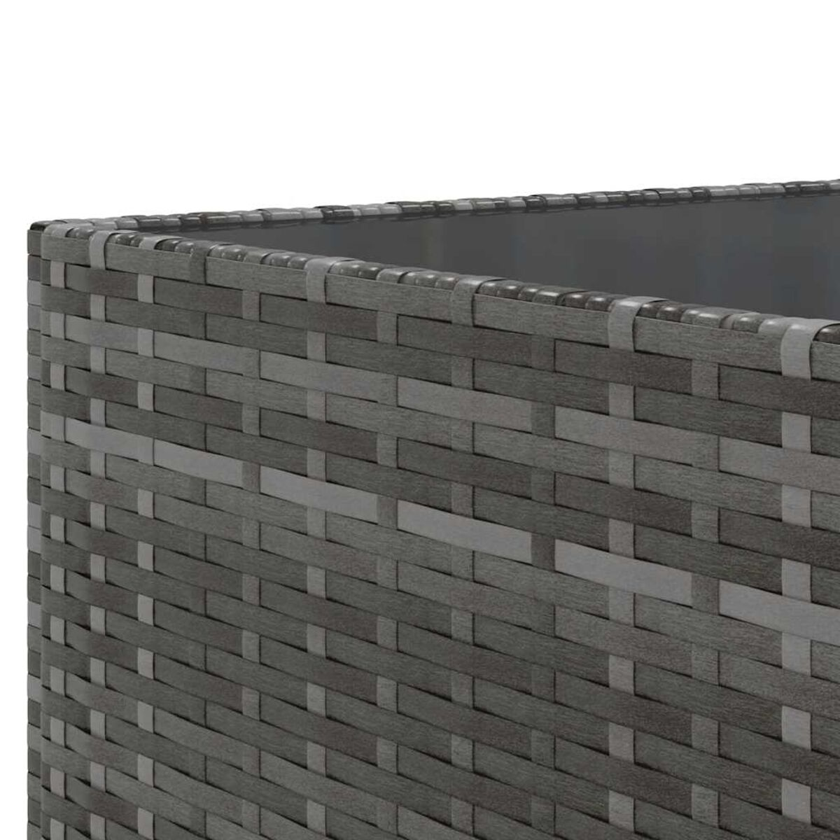 Primer plano de mimbre gris, parte de un mueble de exterior.