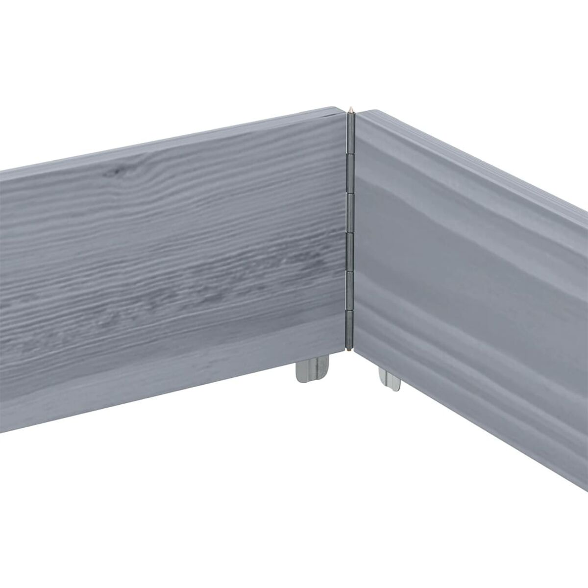 Primo piano di un angolo di una struttura in legno con cerniere.
