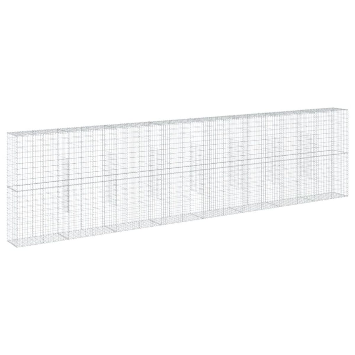 Langer rechteckiger Metallgabion. Der Gabion besteht aus Drahtgeflecht.