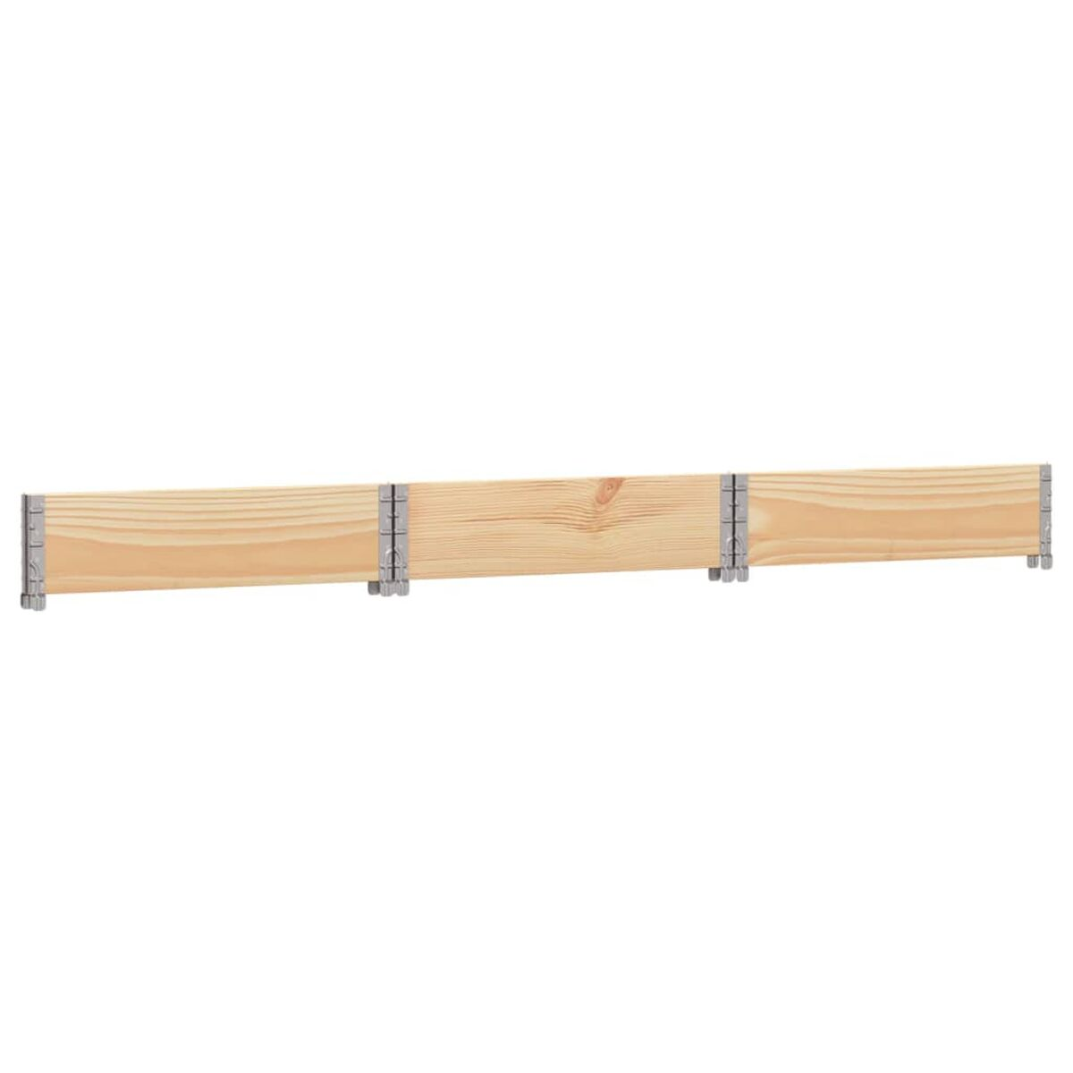Tavole di legno con cerniere metalliche. Colore legno chiaro. Lo sfondo è bianco.