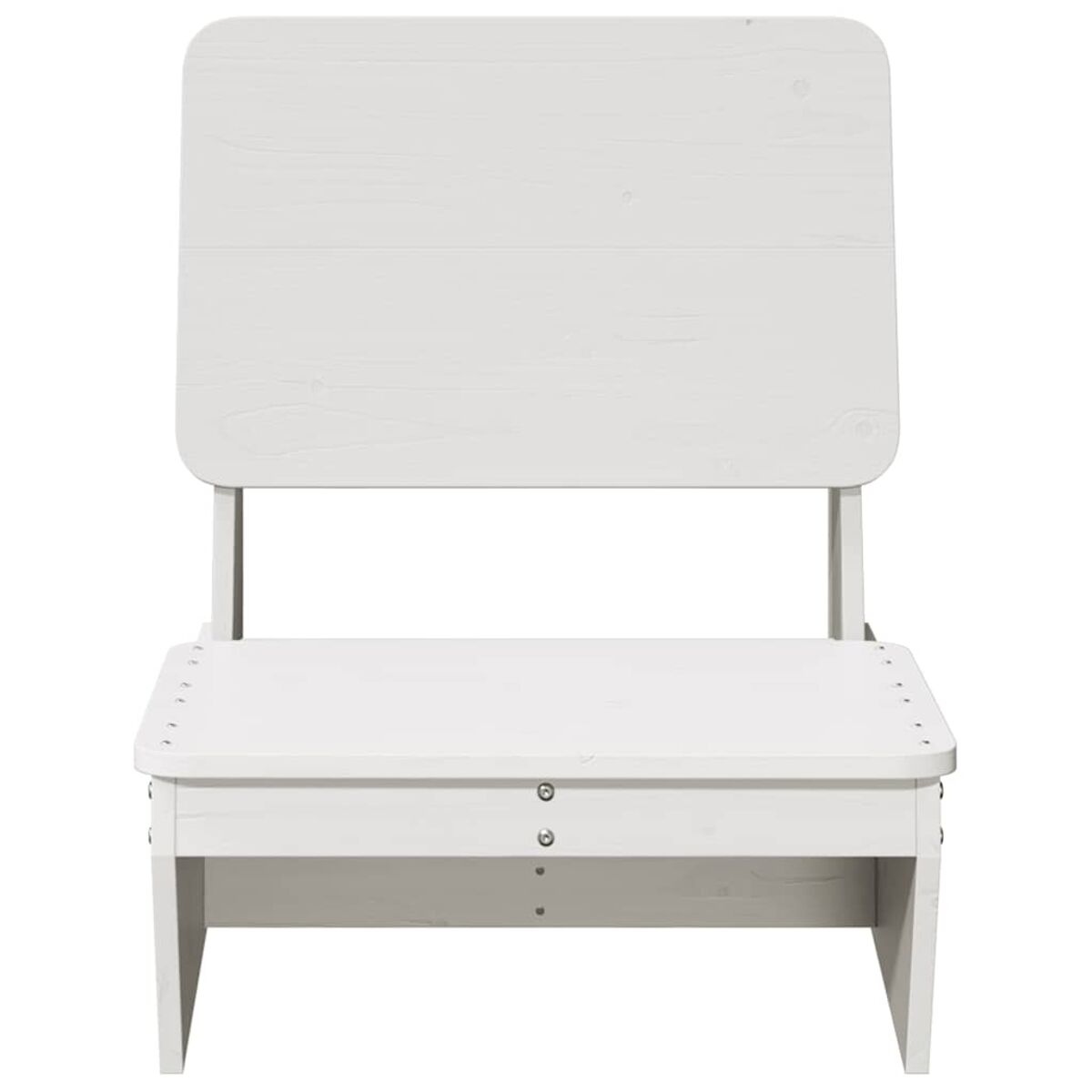 Sedia in legno bianco con schienale e seduta. Ha gambe davanti e dietro.