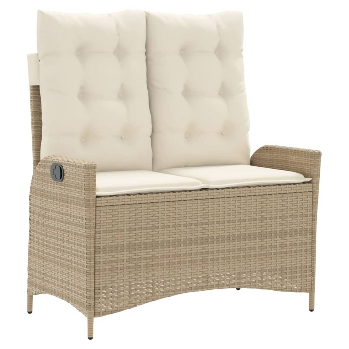 Eine Outdoor-Loveseat aus Korbgeflecht mit cremefarbenen Kissen, mit Armlehne links.