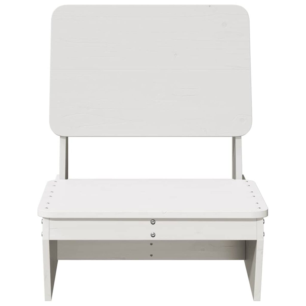 Una sedia in legno bianco con schienale rettangolare e seduta, vista frontalmente.