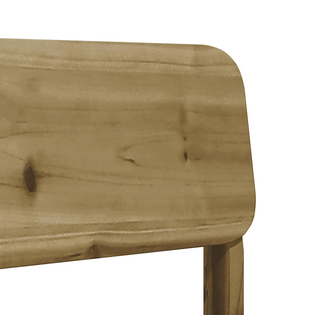 Primo piano dello schienale della sedia in legno. Parte superiore curva. Colore marrone chiaro.