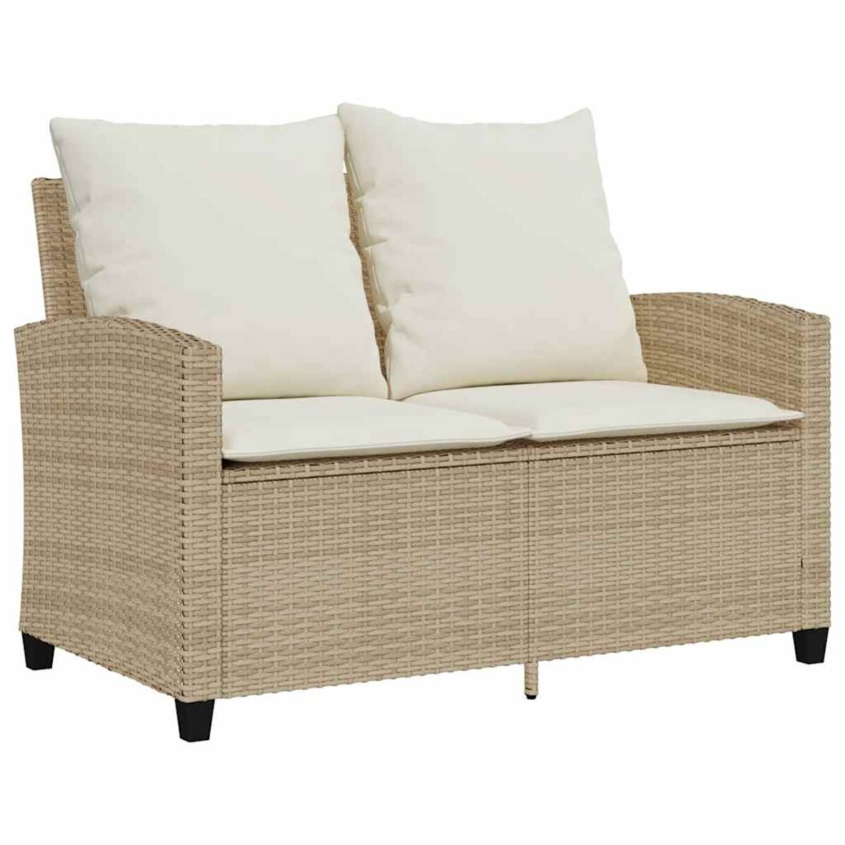 Divano in vimini beige con due cuscini color crema. Gambe nere.