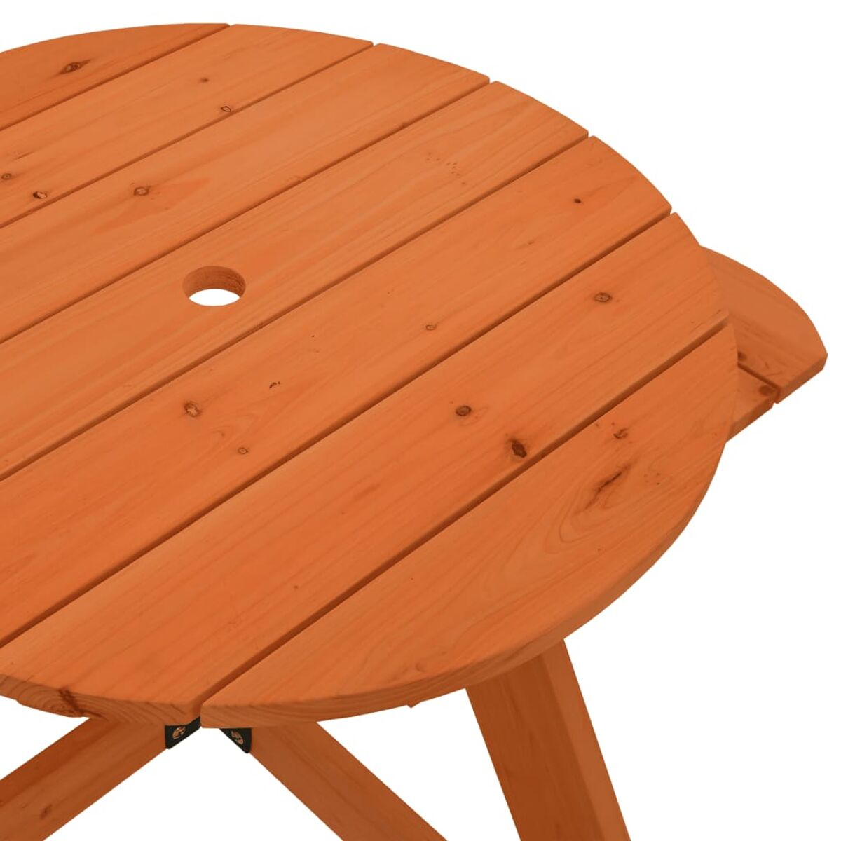 Runder Holztisch mit Loch in der Mitte. Hellorange.