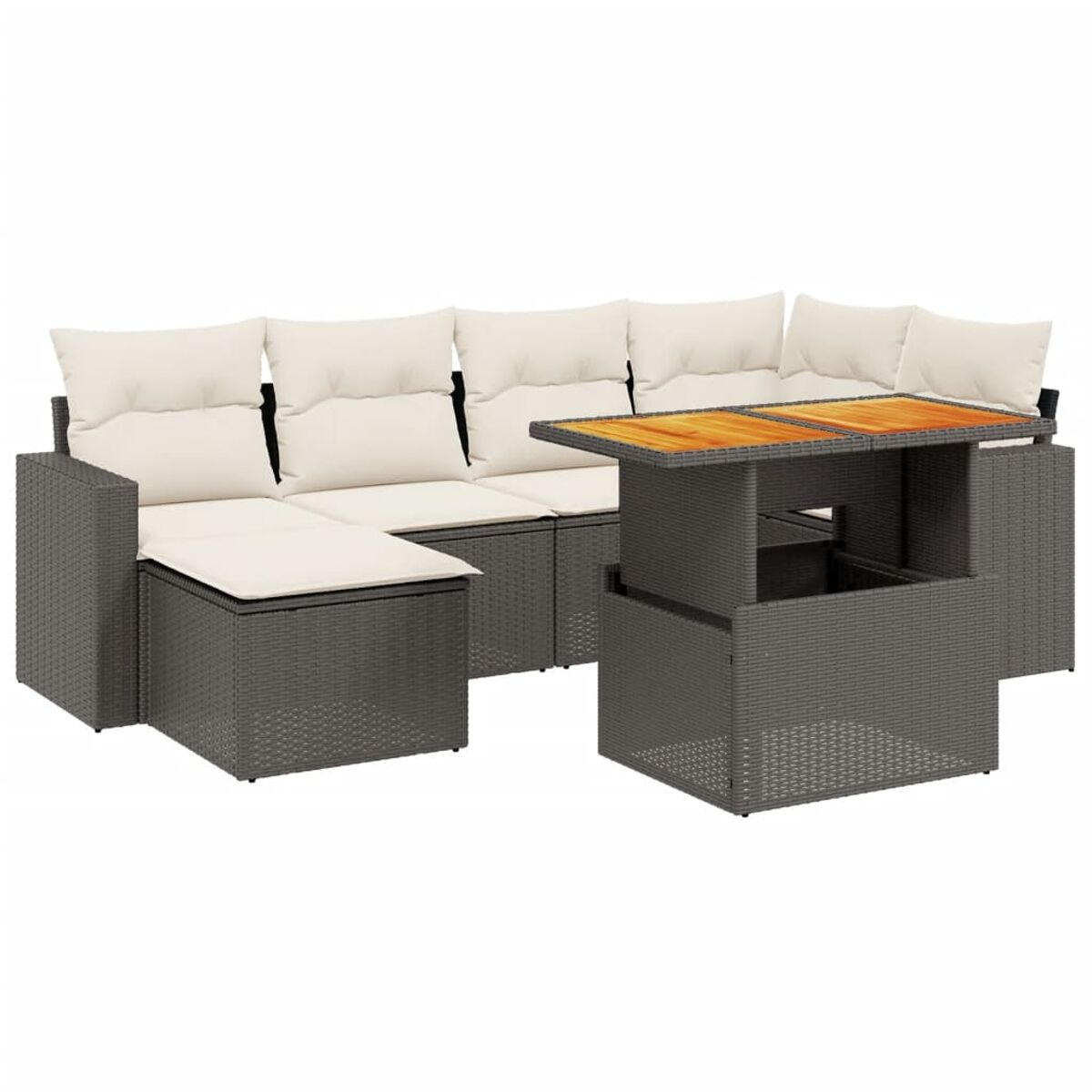 Graues Rattan-Ecksofa mit beigen Kissen und einem Holztisch. Weißer Hintergrund.