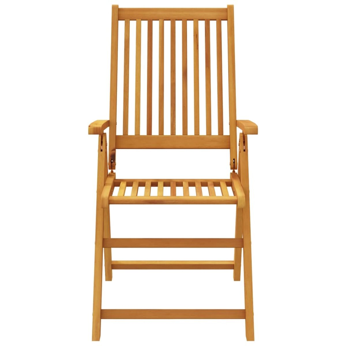 Ein Holzstuhl mit Lattenrücken und Armlehnen. Der Stuhl ist nach vorne gerichtet.
