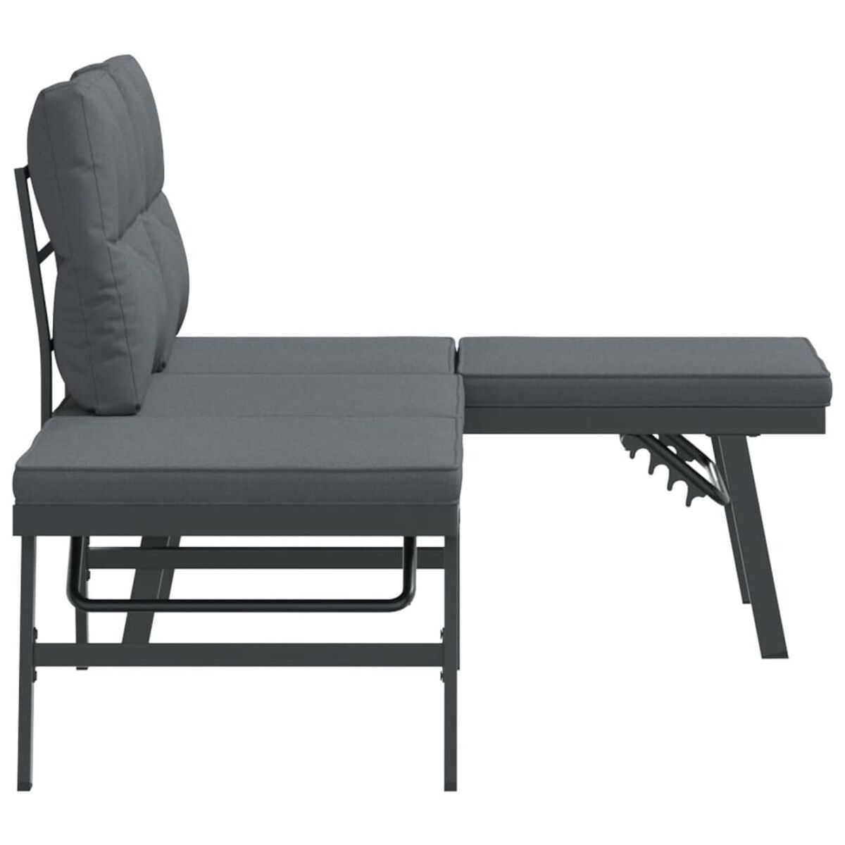 Graues Outdoor-Ecksofa mit Rückenlehne, Kissen und Fußstütze, alles auf weißem Hintergrund.